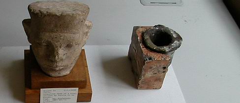 Estudio de diversas piezas en el Petrie Museum of Egyptian Archaeology. Copyright: Juan de la Torre y Teresa Soria.