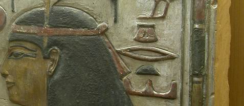 Relieve parietal con imagen de Maat. Museo Egipcio de Florencia. Copyright: Juan de la Torre y Teresa Soria.