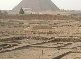 Trabajos en la ciudad de los obreros de las Pirámides de Giza. Copyright: Juan de la Torre y Teresa Soria.