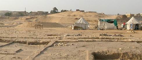 Trabajos en la ciudad de los obreros de las Pirmides de Giza. Copyright: Juan de la Torre y Teresa Soria.